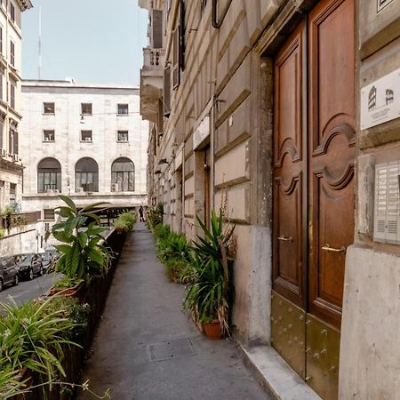 4-Bdr Apt Among Colosseum&Termini 10-People Apartment Rome Bagian luar foto