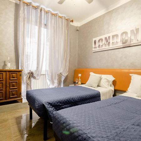 4-Bdr Apt Among Colosseum&Termini 10-People Apartment Rome Bagian luar foto